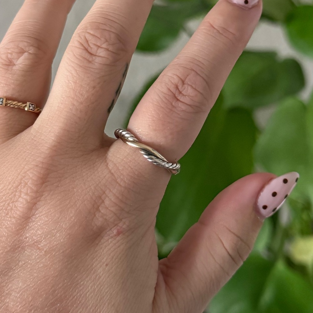 David Yurman Petite Infinity Ring - Picture 5 of 10